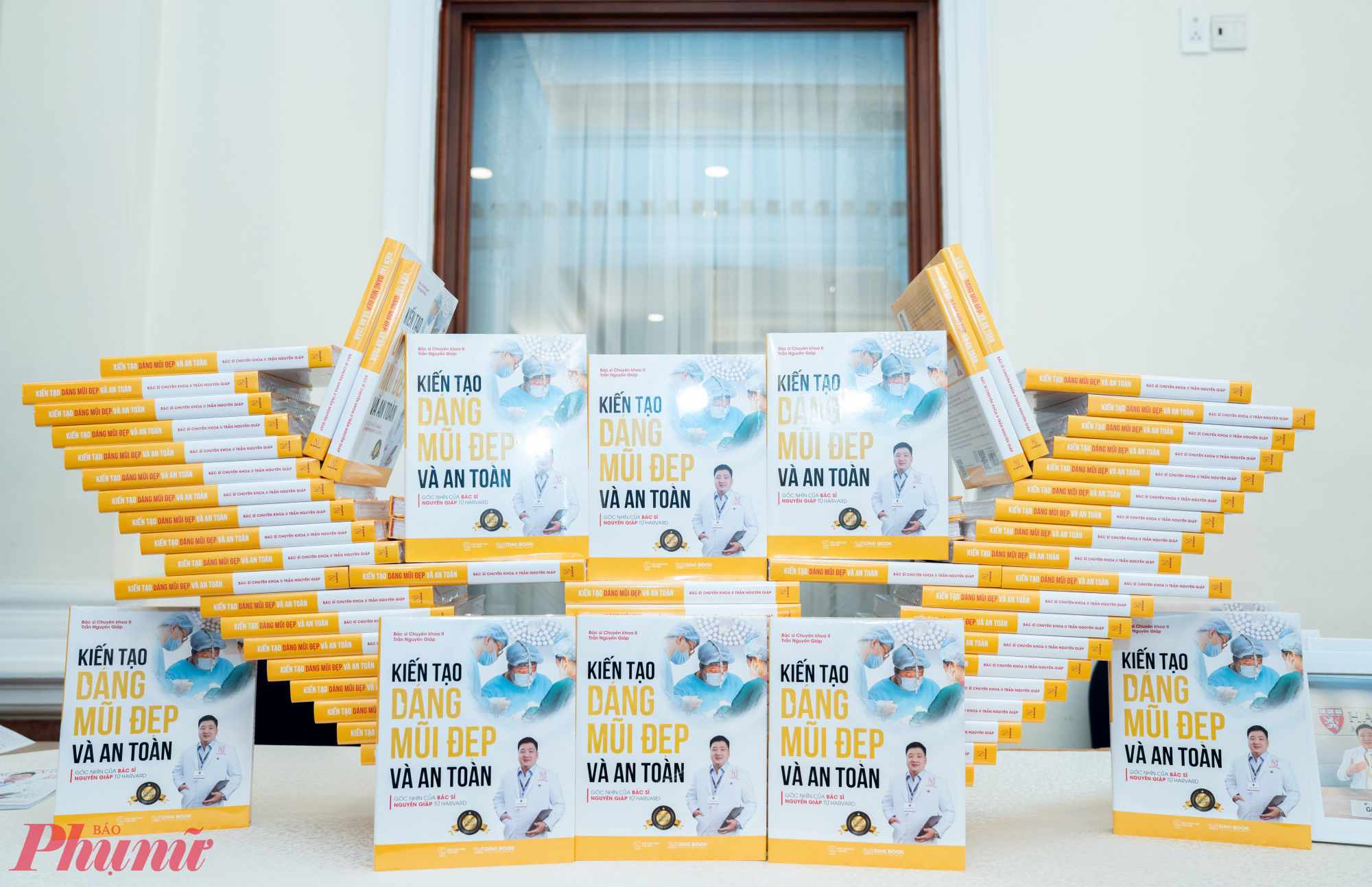 Bác sĩ Trần Nguyên Giáp ra mắt sách về làm đẹp an toàn