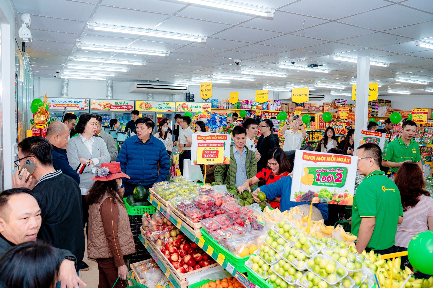 Các cửa hàng Bách Hóa Xanh Ninh Bình đều hút khách ngay khi khai trương - Ảnh: Quỳnh Như