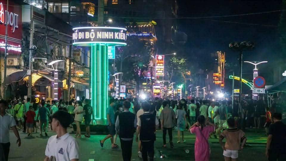 Cần Thơ mở lại tuyến “phố đi bộ Ninh Kiều” nhằm phát triển kinh tế đêm
