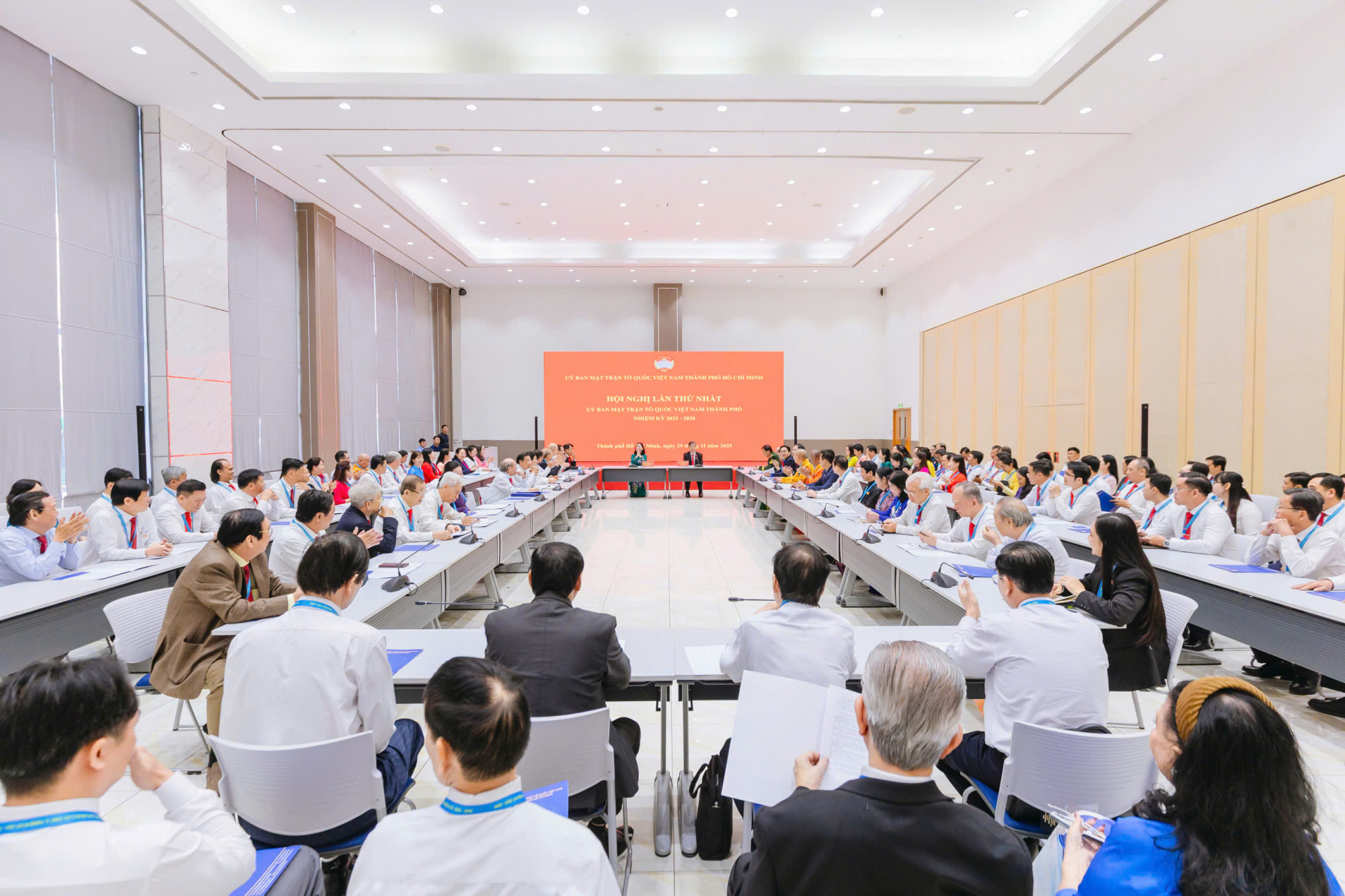 Đại biểu MTTQ Việt Nam TPHCM tham gia biểu quyết tại Hội nghị lần thứ I - Ảnh: MTTQ TPHCM