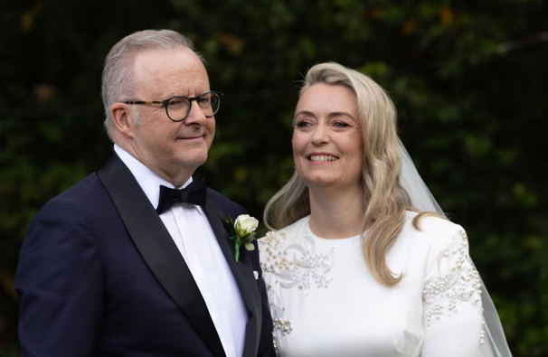 Thủ tướng Anthony Albanese đã kết hôn với người bạn đời Jodie Haydon tại một buổi lễ ở Canberra với sự chứng kiến của gia đình và bạn bè thân thiết. Ảnh: Mike Bowers / The Guardian