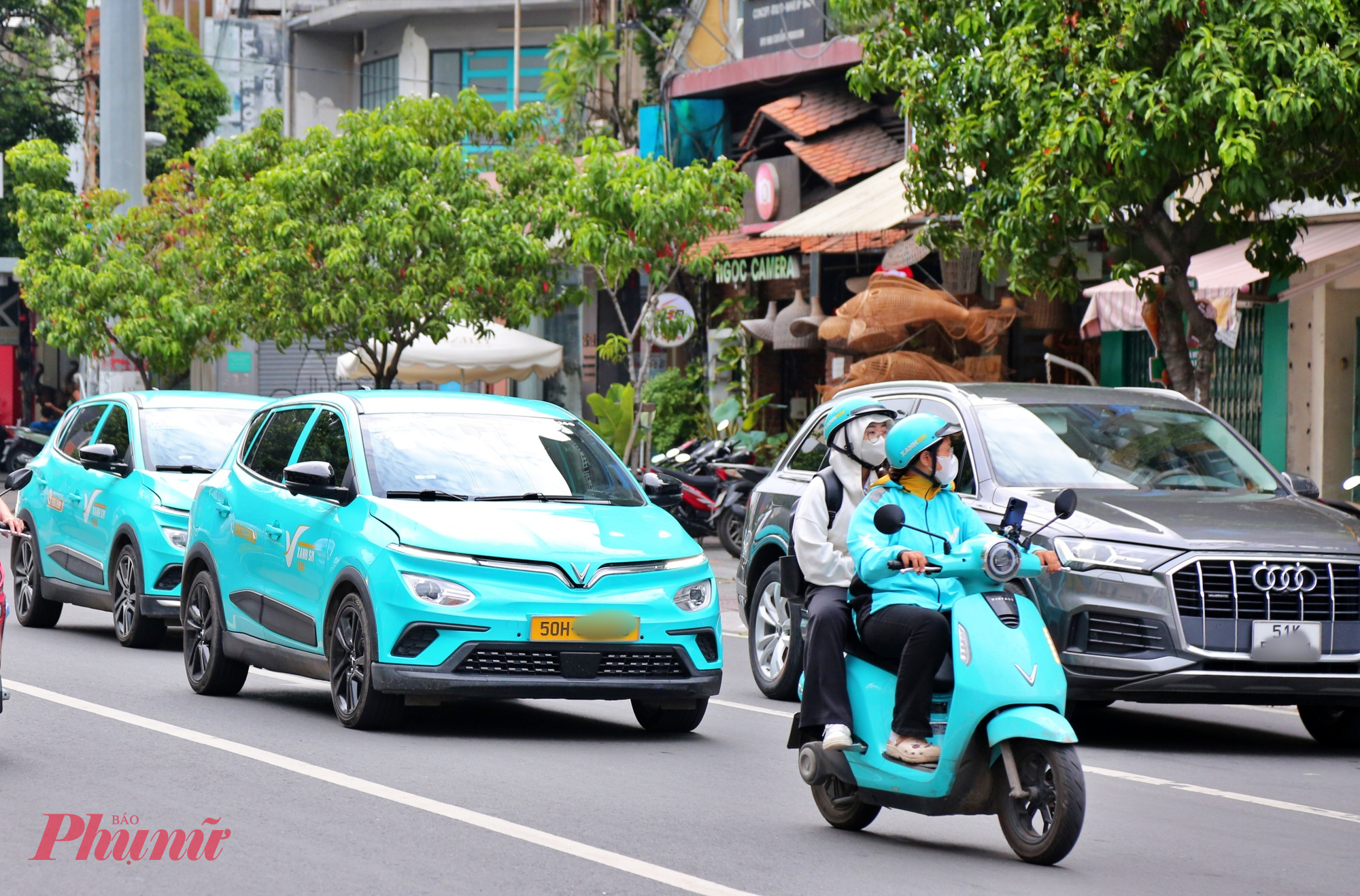 Đường phố TPHCM ngày càng nhiều xe ô tô điện hơn 