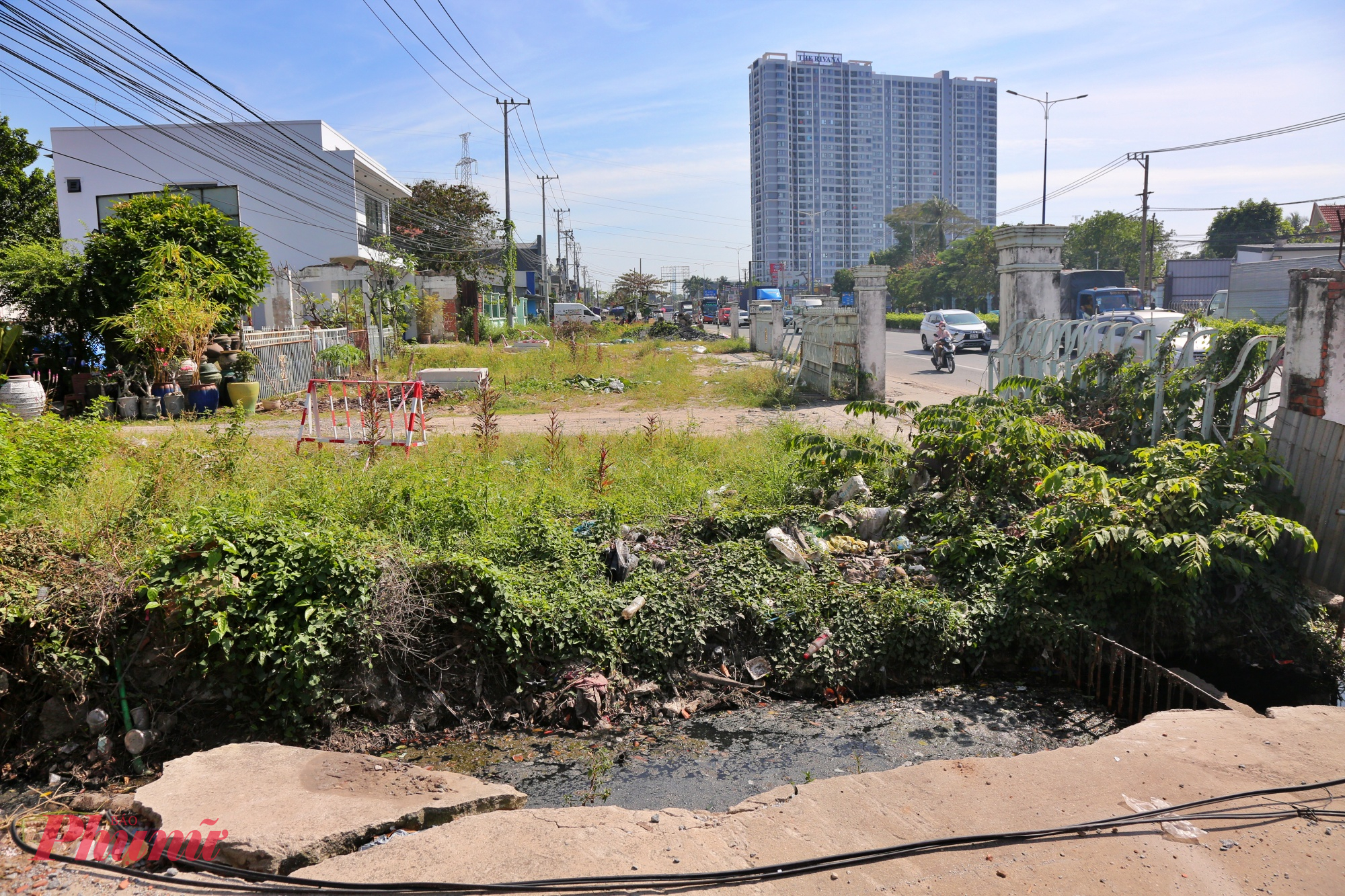 Trước đó, ngày 30/10, UBND TPHCM đã có thông báo về việc triển khai thực hiện một số dự án khu vực Bình Dương, các sở ngành được yêu cầu sớm tháo gỡ vướng mắc của dự án mở rộng Quốc lộ 13, đảm bảo hoàn thành trong năm 2025.