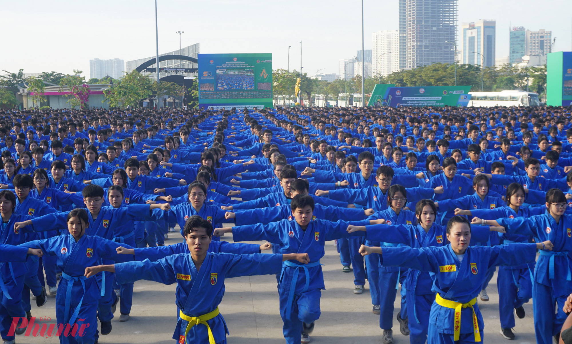 Tuy thời gian tập luyện không dài nhưng phần biểu diễn của các em học sinh vẫn rất đồng bộ