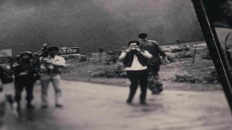 Một  cảnh trong phim The  Stringerr. Ảnh: Netflix