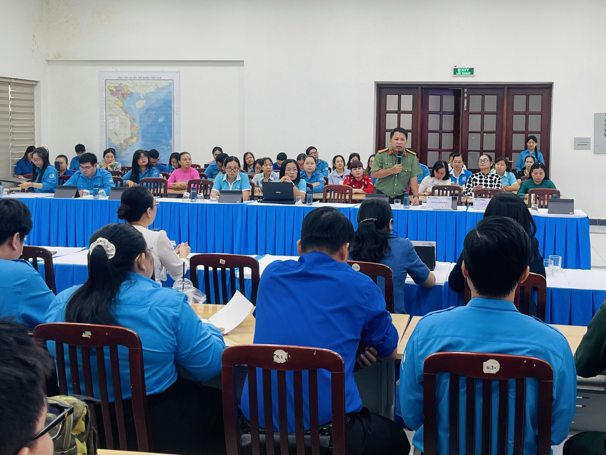 Các đại biểu đóng góp ý kiến tại tọa đàm - Ảnh: Nhã Chân