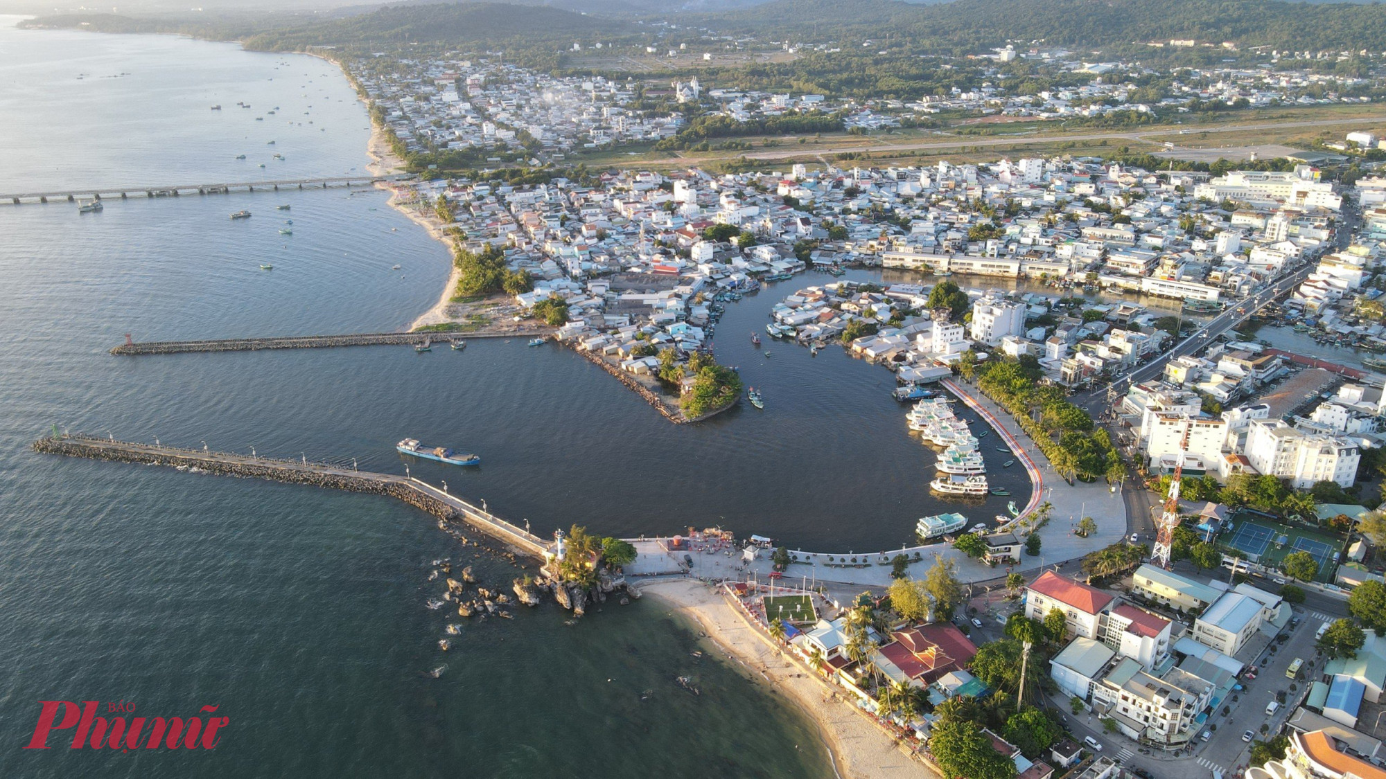 Sự cố đứt cáp điện ngầm đường dây 110KV từ Hà Tiên đi Phú Quốc, khiến hơn 30.000 dân đảo ngọc bị mất điện - Ảnh Phú Hữu