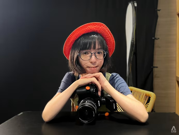 Nhiếp ảnh gia khiếm thính Isabelle Lim đã thành lập công ty riêng của mình là issyshoots, nơi cô thử sức với chụp ảnh chân dung, sự kiện và đám cưới, cùng nhiều thể loại khác