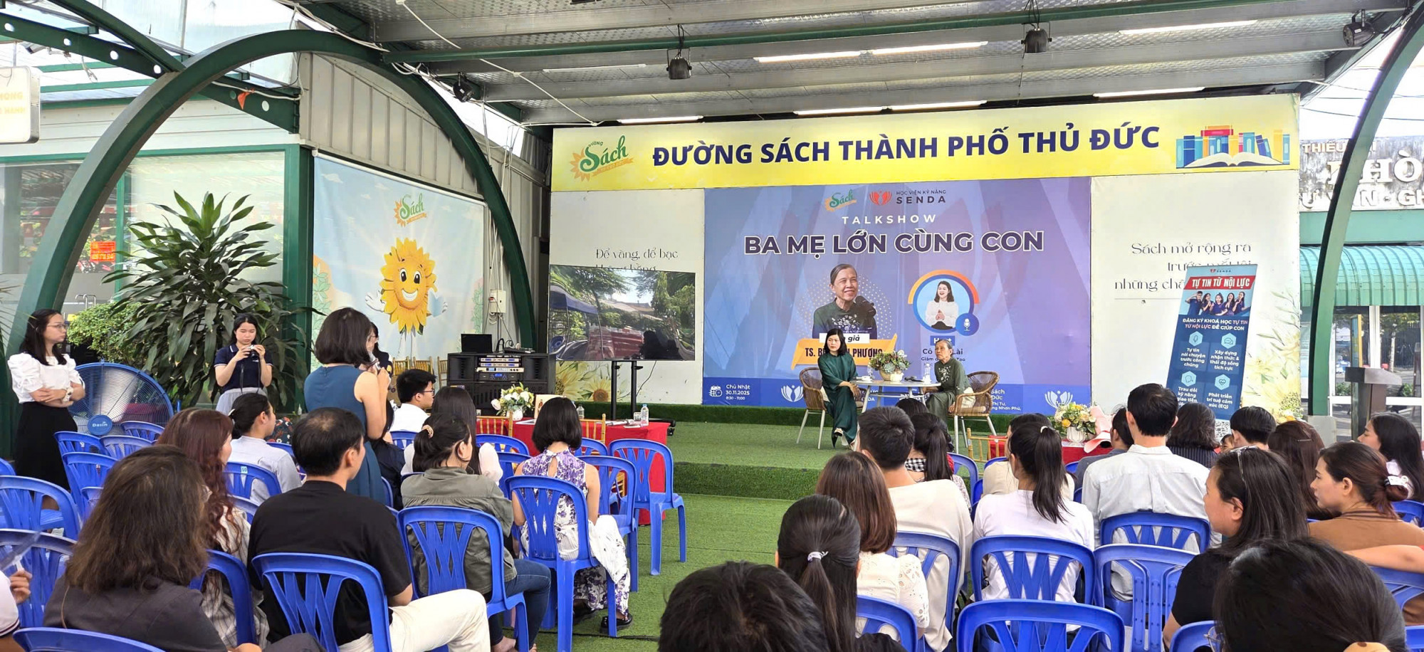 Toàn cảnh buổi talkshow Ba mẹ lớn cùng con - Ảnh: Ngọc Hy