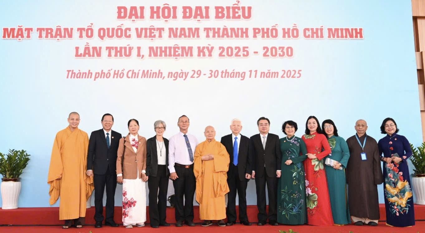 Nguyên Chủ tịch nước Nguyễn Minh Triết cùng lãnh đạo Trung ương, TPHCM dự đại hội