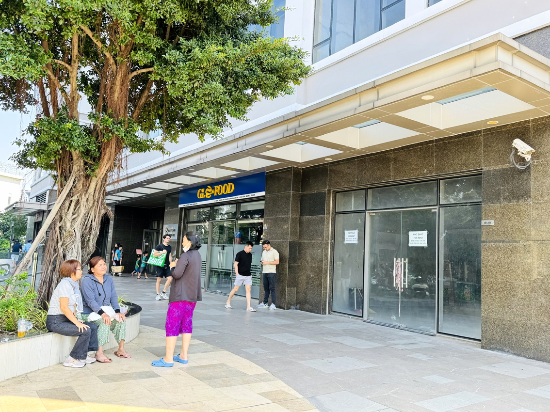 Lúc này, mua nhà để cho thuê là thất sách Nhiều căn hộ kinh doanh (shophouse) trong chung cư Sunrise City, phường Tân Hưng, TPHCM có giá gần chục tỉ đồng nhưng rất khó bán lại hoặc cho thuê