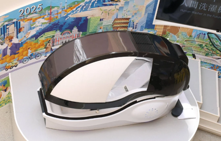 Người dùng nằm xuống trong khoang trị giá 385.000 đô la Mỹ, đóng nắp và được làm sạch như quần áo - nhưng không có vòng quay - trong khi nhạc phát