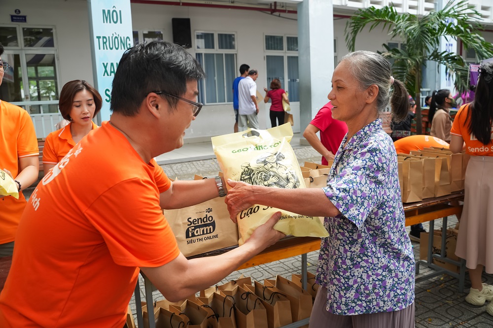 Sendo Farm đồng hành cùng người dân phường Thạnh Mỹ Tây - TPHCM - Ảnh Sendo Farm