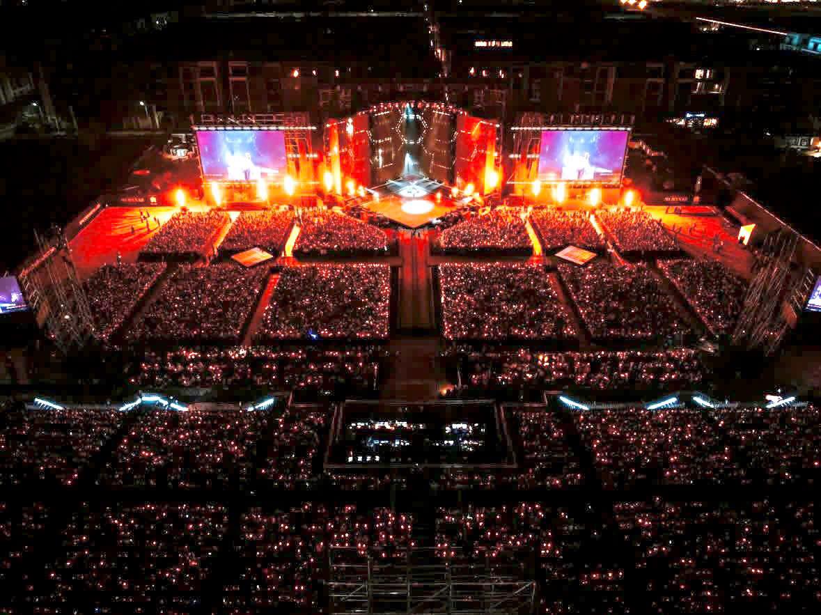 Đêm diễn quy tụ rất đông khán giả