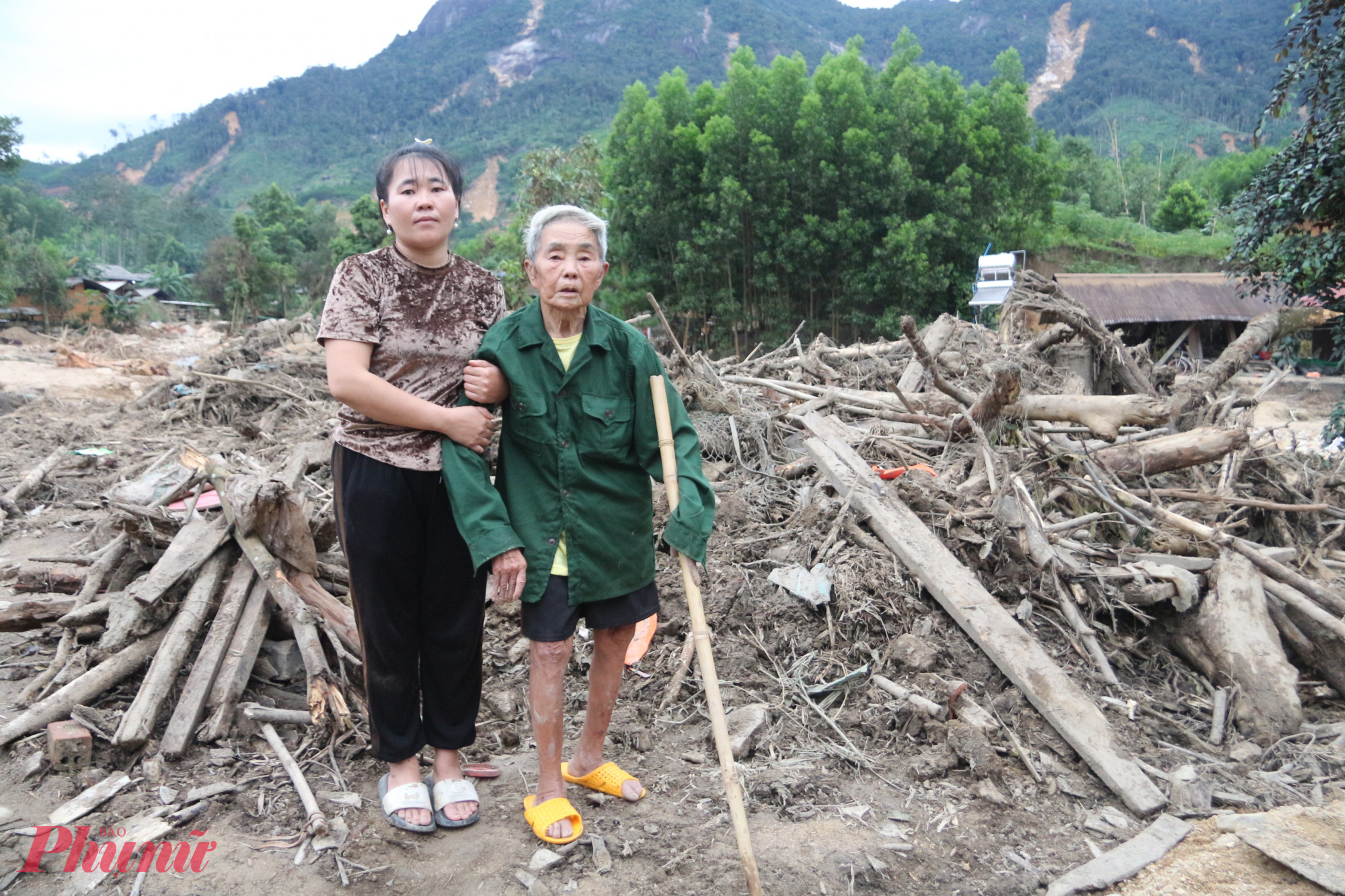 Chị Ma Thị Tùng - người đã kịp thời cứu ông bà nội ra khỏi dòng lũ dữ