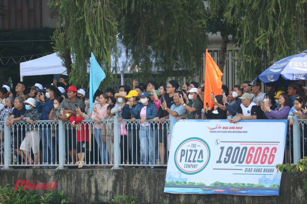 Lễ hội của người dân Khmer nhanh chóng thu hút sự chú ý của người dân