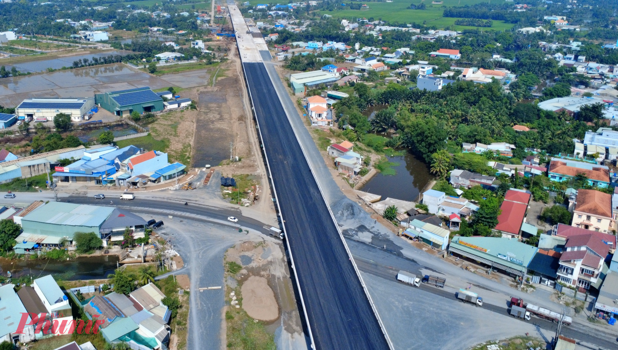 Mới đây, Phó Thủ tướng Chính phủ Mai Văn Chính đã có buổi kiểm tra, khảo sát thực tế tiến độ thi công Dự án đường Vành đai 3 TPHCM đoạn qua tỉnh Tây Ninh. Theo chủ đầu tư, các gói thầu chính đều đạt mức hoàn thành cao. Trong đó gói xây lắp 1 đạt trên 86% khối lượng, gói xây lắp 2 đạt gần 89% và gói xây lắp 3 đạt hơn 87%.