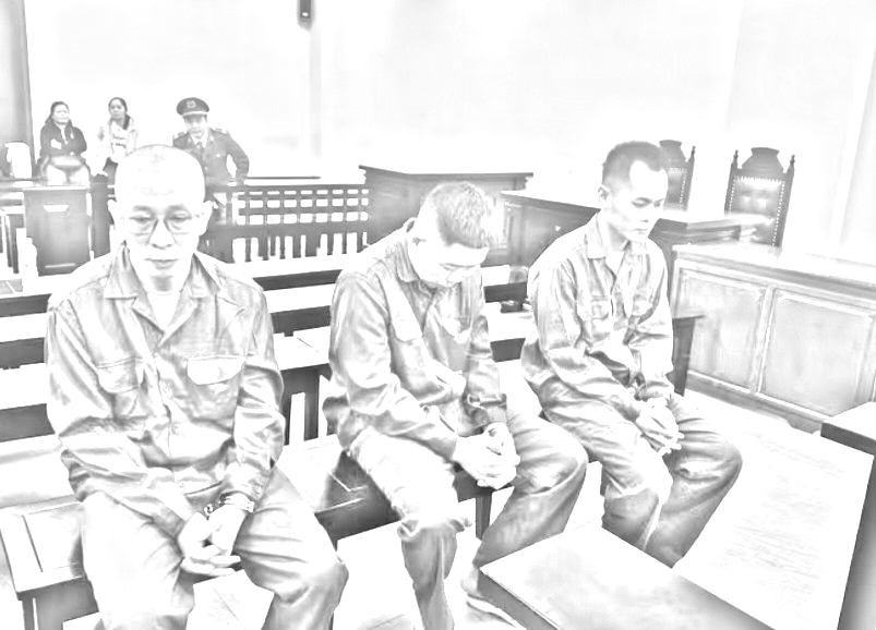 Các bị cáo tại tòa - Ảnh: N.A