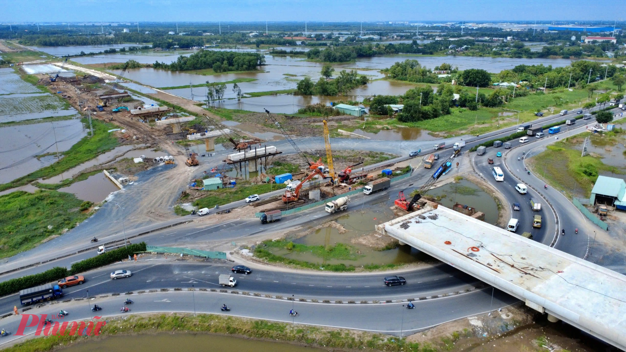 Điểm cuối của dự án mở rộng giao với Vành đai 3 TPHCM đang xây dựng. Hiện nút giao Vành đai 3 - Quốc lộ 22 đang được xây dựng 