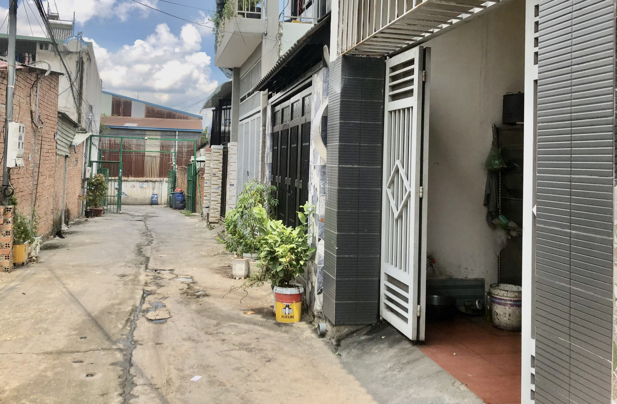 Thừa đất mà ông Hoàng xây nhầm nhà trên đất của ông Ký. Ảnh: Thanh Quang.