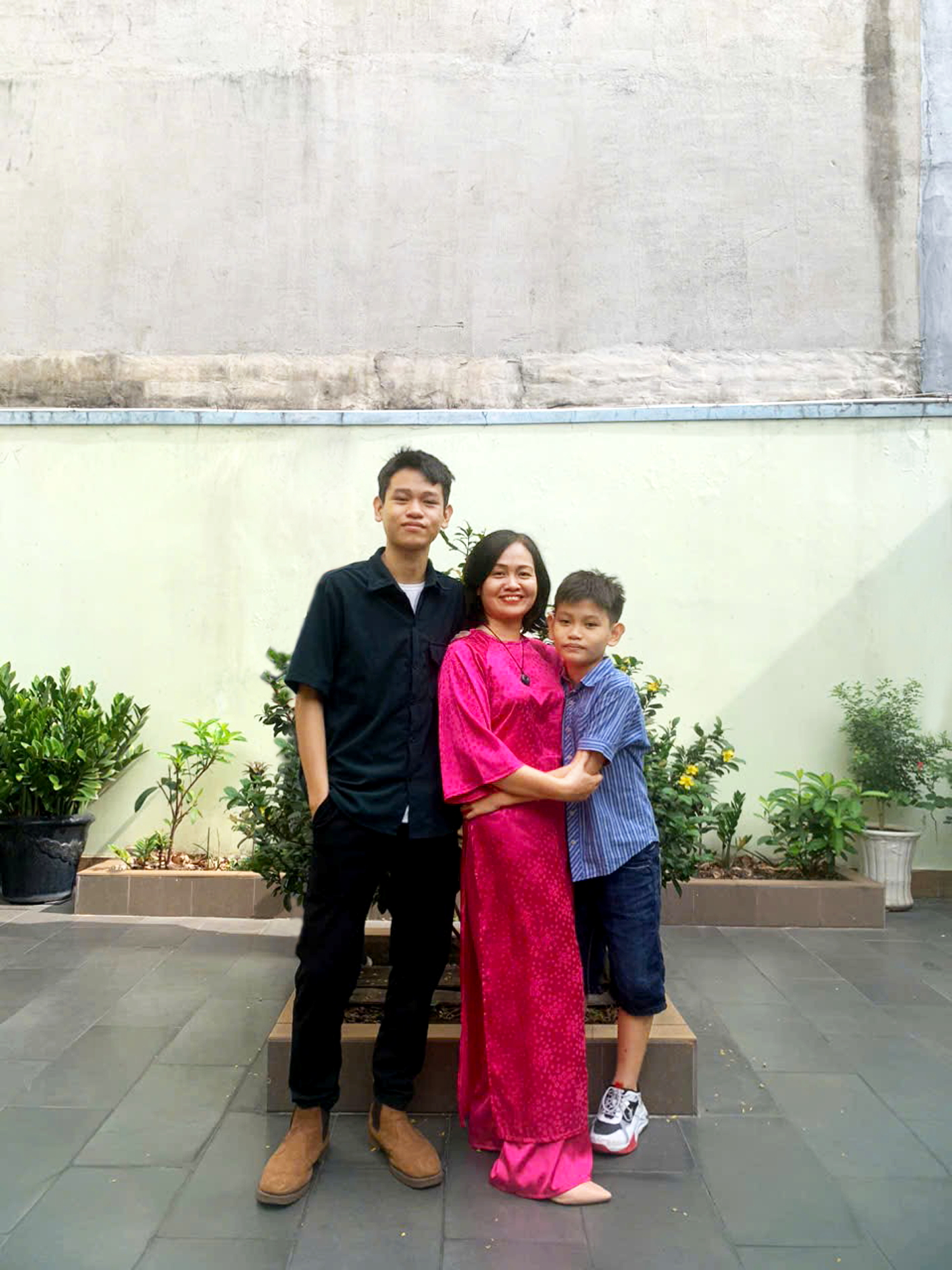 Tác giả và 2 con trai  - Ảnh do tác giả cung cấp