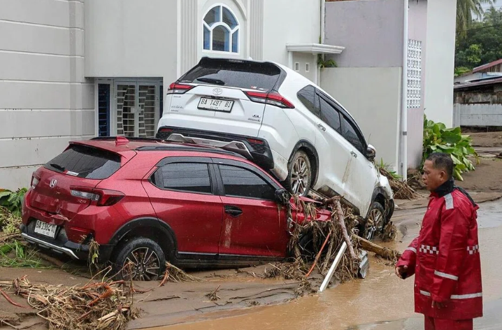 Thảm họa lũ lụt tồi tệ ở 4 nước châu Á khiến hơn 1.200 người thiệt mạng