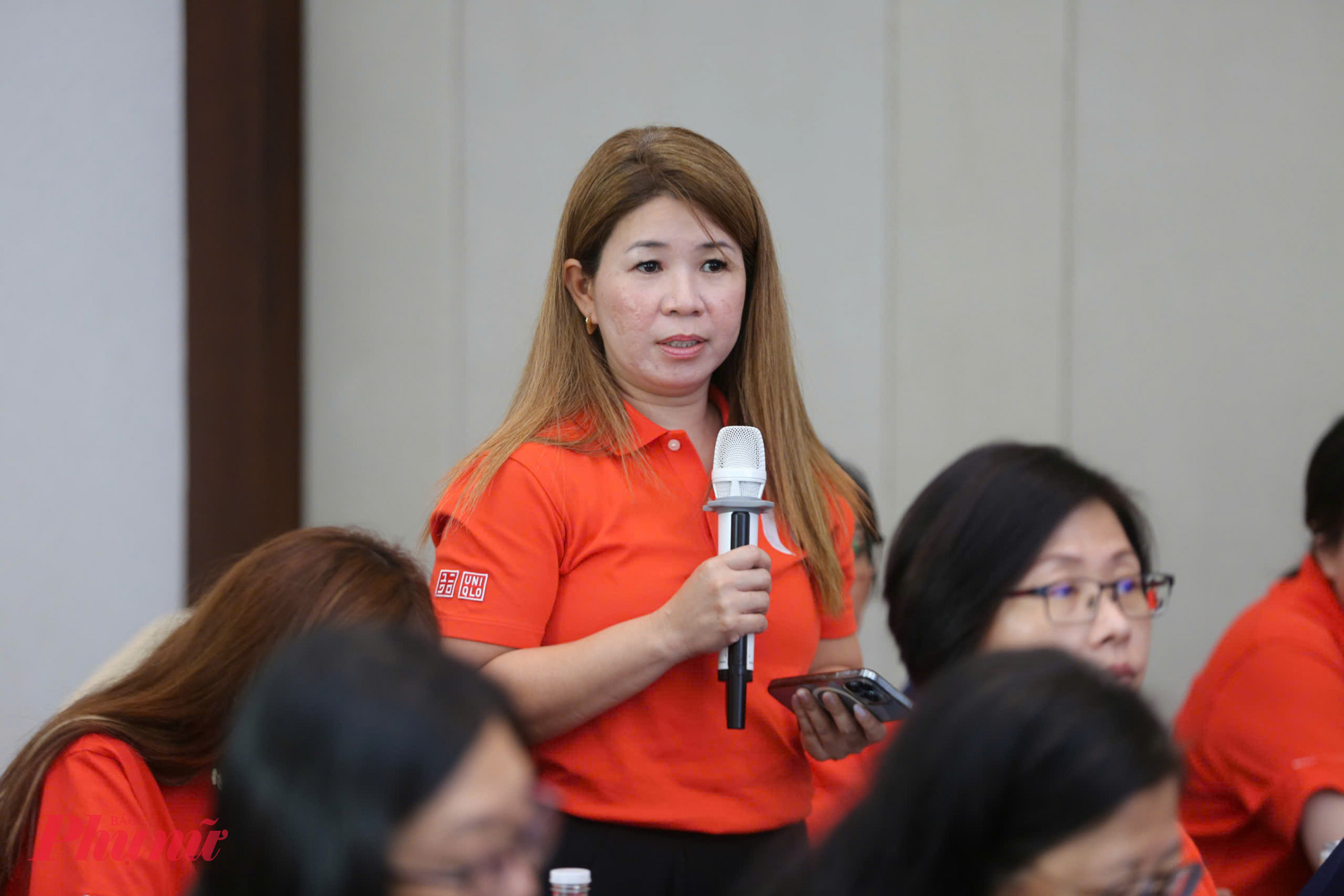 Các đại biểu tham gia thảo luận tạo buổi làm việc 