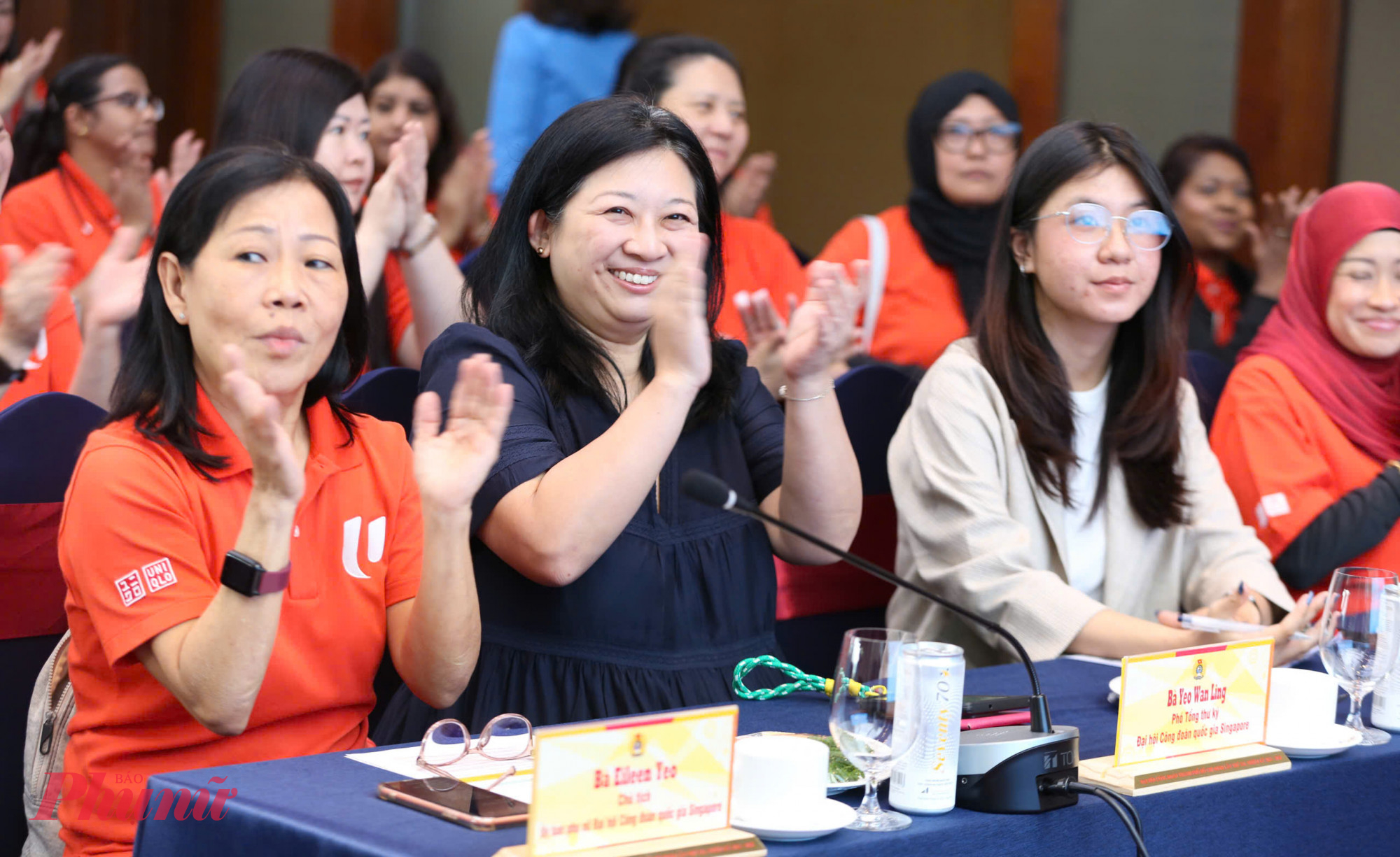 Đoàn đại biểu Ủy ban phụ nữ thuộc Đại hội Công đoàn quốc gia Singapore (NTUC) đã có biểu làm việc với LĐLĐ và Hội LHPN TPHCM - Ảnh: Phùng Huy