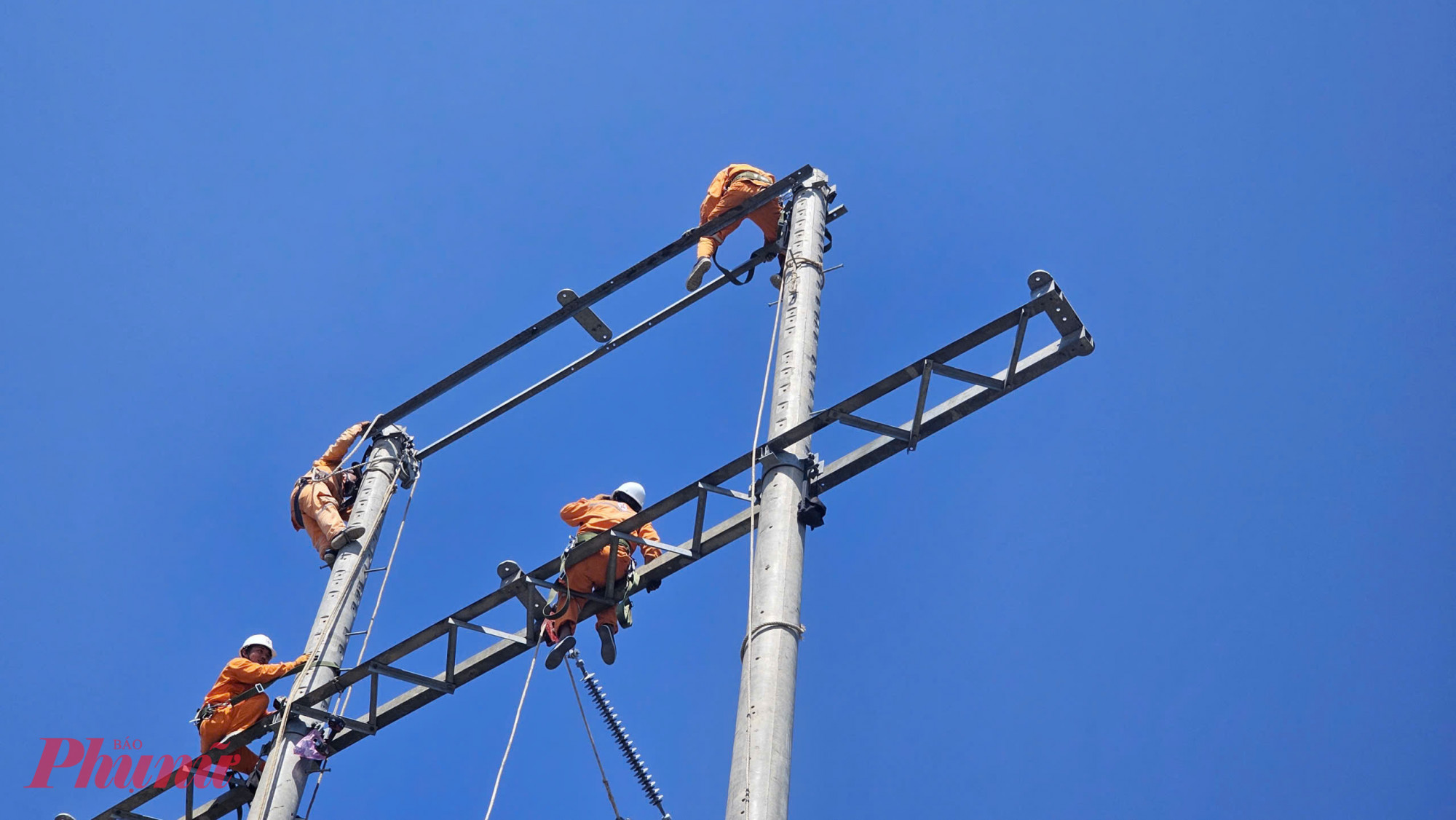 Lãnh đạo Tổng Công ty điện lực miền nam cho biết, nhiều công tác sẽ tiến hành song song để đẩy nhanh tiến độ. Tổng thời gian xử lý khắc phục sự cố khoảng 10 ngày.