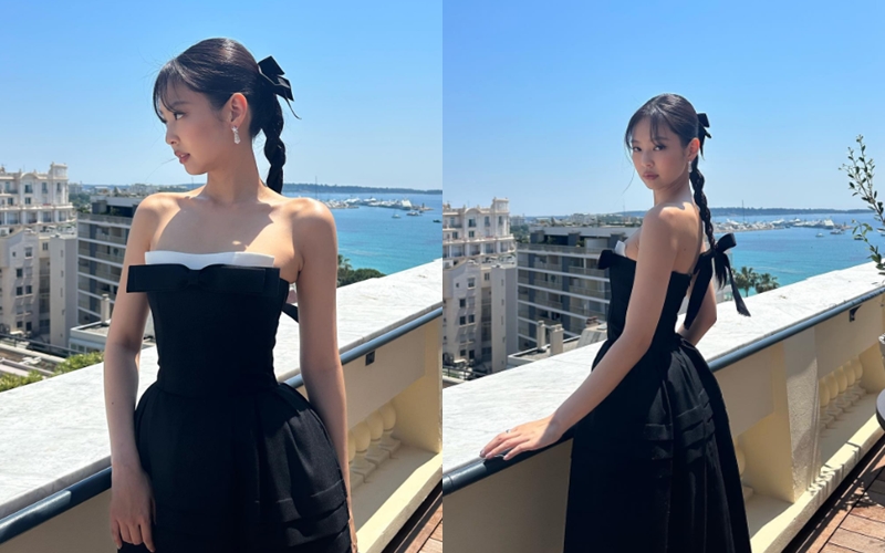 Tóc gắn ruy băng: Xu hướng tóc này đang ''thống trị'' làng thời trang Hàn Quốc, mang đến vẻ đẹp vừa nữ tính vừa sang trọng.  Những dải ruy băng mềm mại được biến tấu tinh tế, giúp làm nổi bật mái tóc và tạo nên phong cách trẻ trung nhưng vẫn rất thời thượng, cực hợp để thử trong mùa Giáng sinh và năm mới.