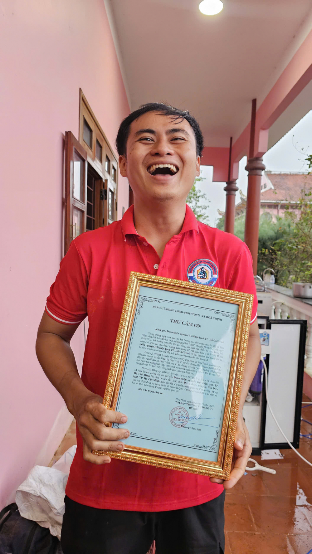 Được xã Hòa Thịnh tặng giấy khen, bất ngờ mà cũng khiến người thợ rất vui