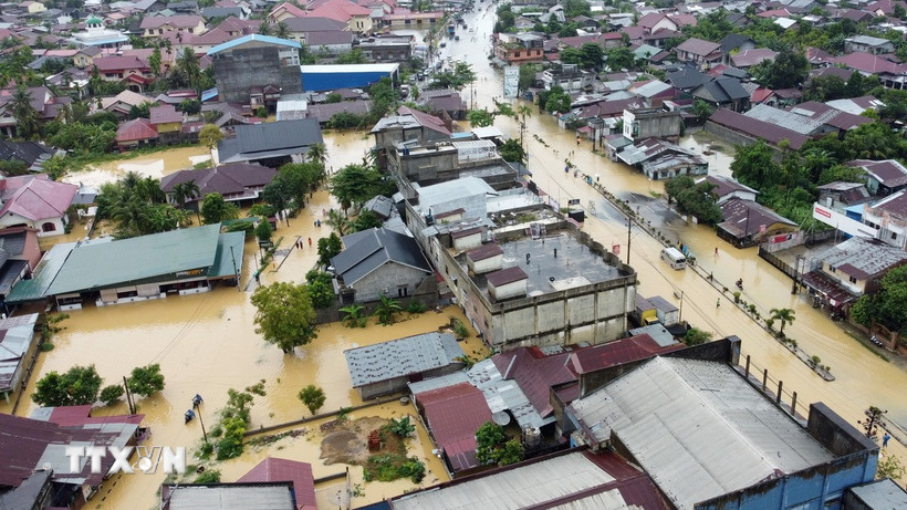 Khu vực bị ngập lụt tại tỉnh Aceh, Indonesia ngày 27/11/2025 - Ảnh: THX/TTXVN