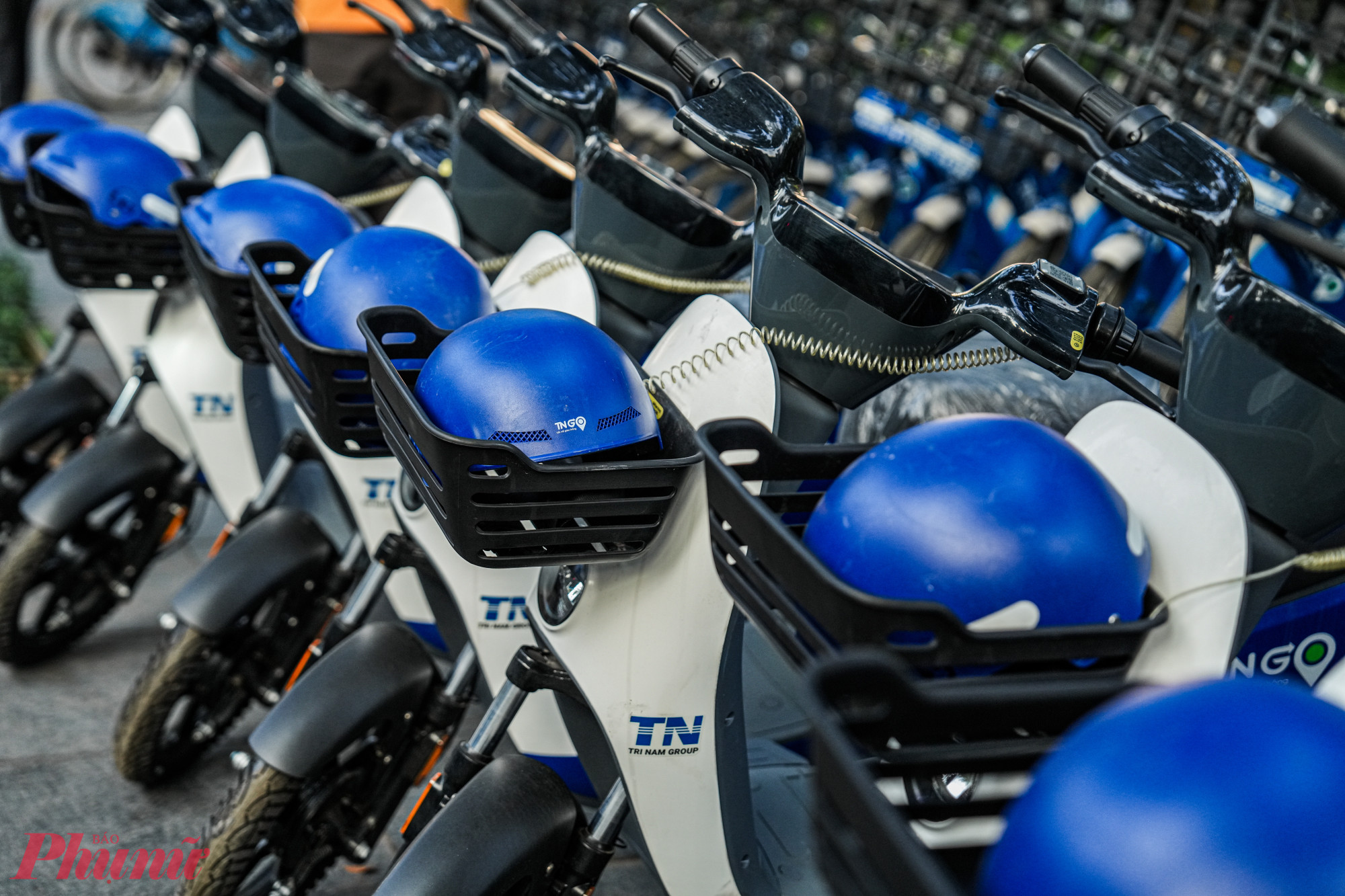 Khoảng 10-15 xe được bố trí tại trạm 19/8 để người dân trải nghiệm, đánh dấu lần đầu Hà Nội triển khai mô hình xe điện hai bánh công cộng và mở rộng hệ sinh thái giao thông thân thiện môi trường.