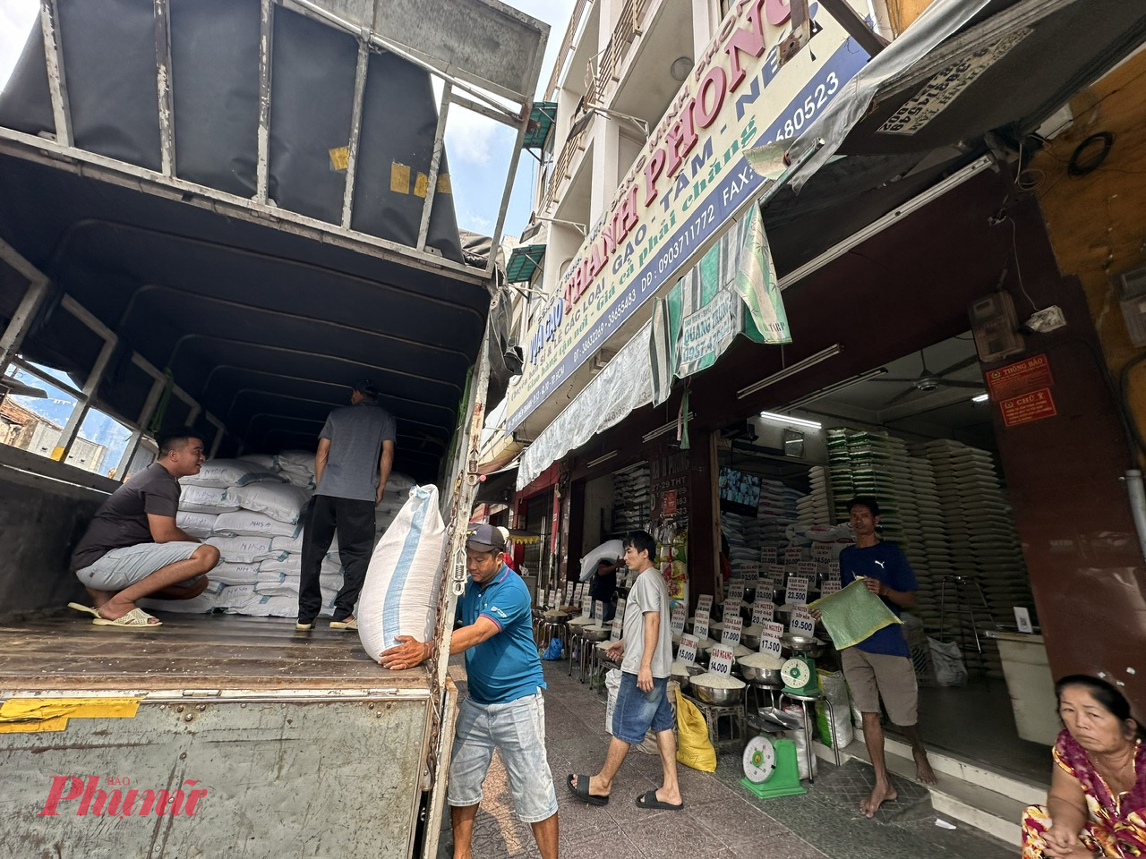 Xuất khẩu gạo của Việt Nam đang chịu sức ép lớn