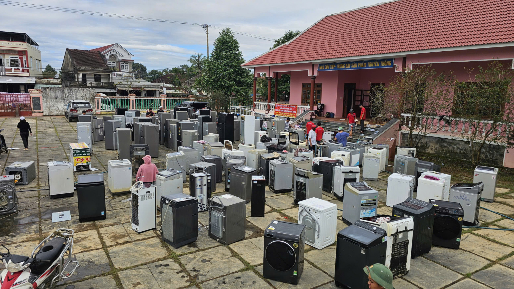 Hàng nghìn đồ điện tử gia dụng được sửa chữa miễn phí - Ảnh: P.L.