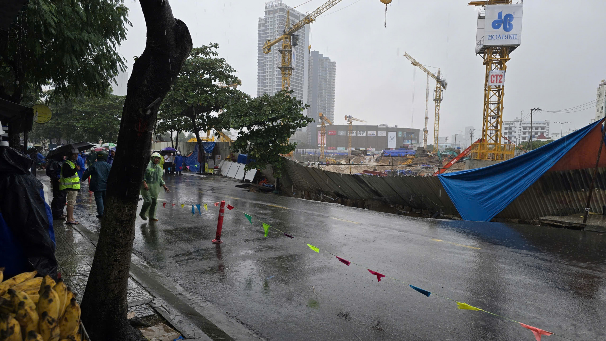 Sở Xây dựng TP Đà Nẵng yêu cầu chủ đầu tư tổ chức khắc phục việc thi công ảnh hưởng đến công trình lân cận theo quy định.