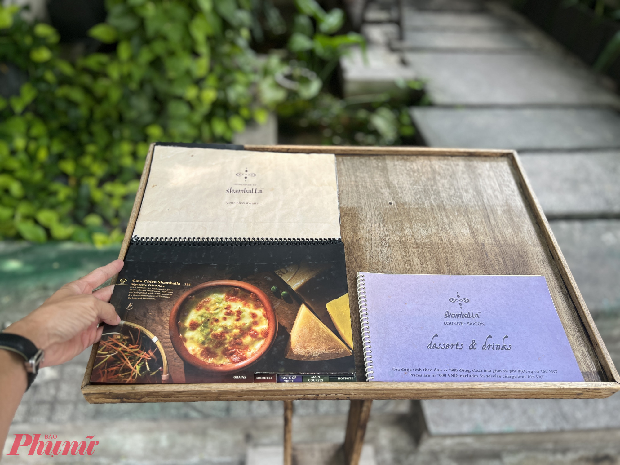 Không chỉ dừng lại ở hệ thống nhà hàng, nhà hàng còn phát triển các dòng gia vị và xốt chế biến sẵn - tất cả đều làm từ rau củ tự nhiên, tiện lợi nhưng chuẩn vị, giúp mang tinh thần Shamballa vào từng căn bếp gia đình.