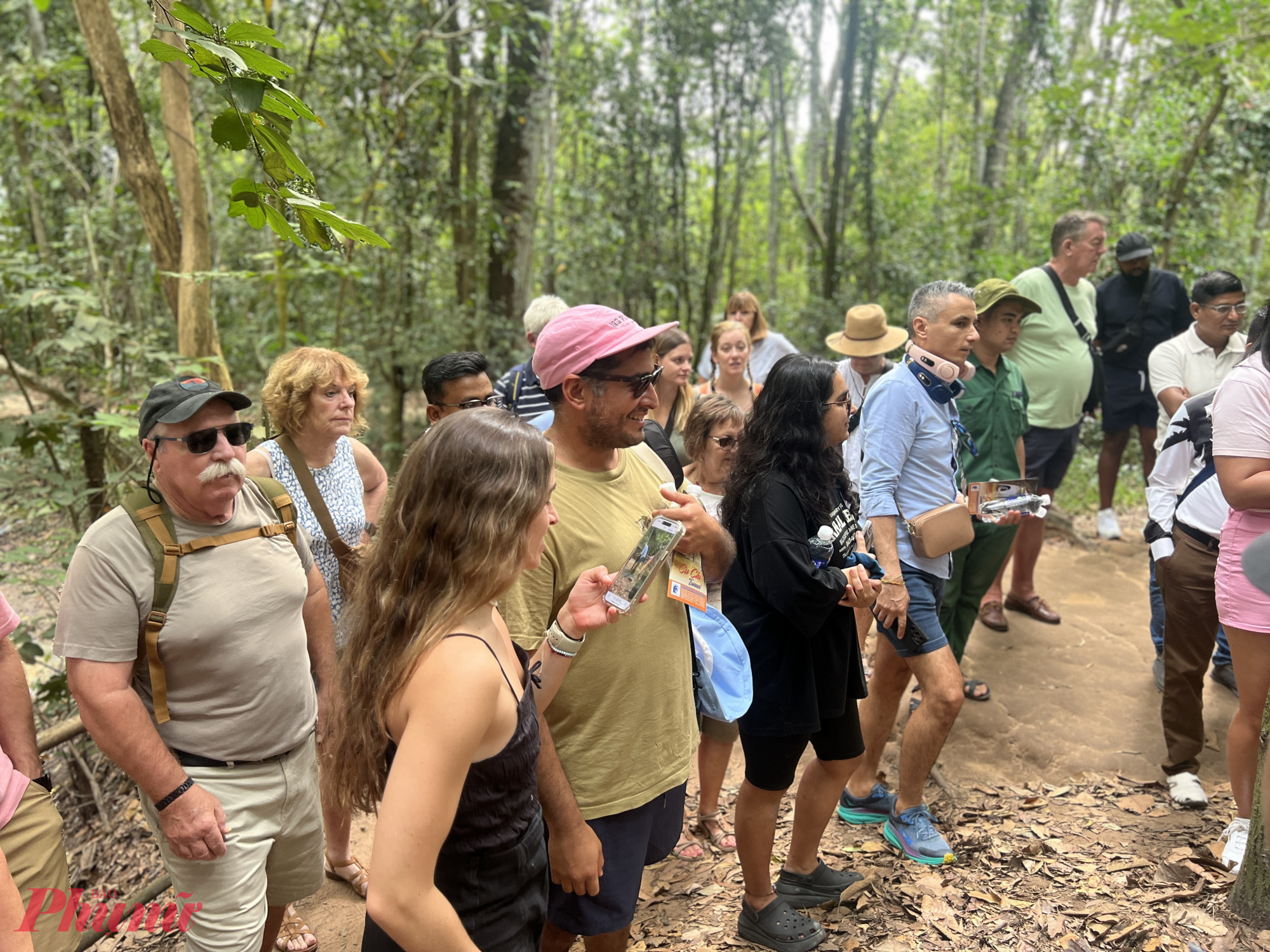 Khách quốc tế đến TPHCM vào dịp cao điểm cuối năm. Ảnh: Quốc Thái