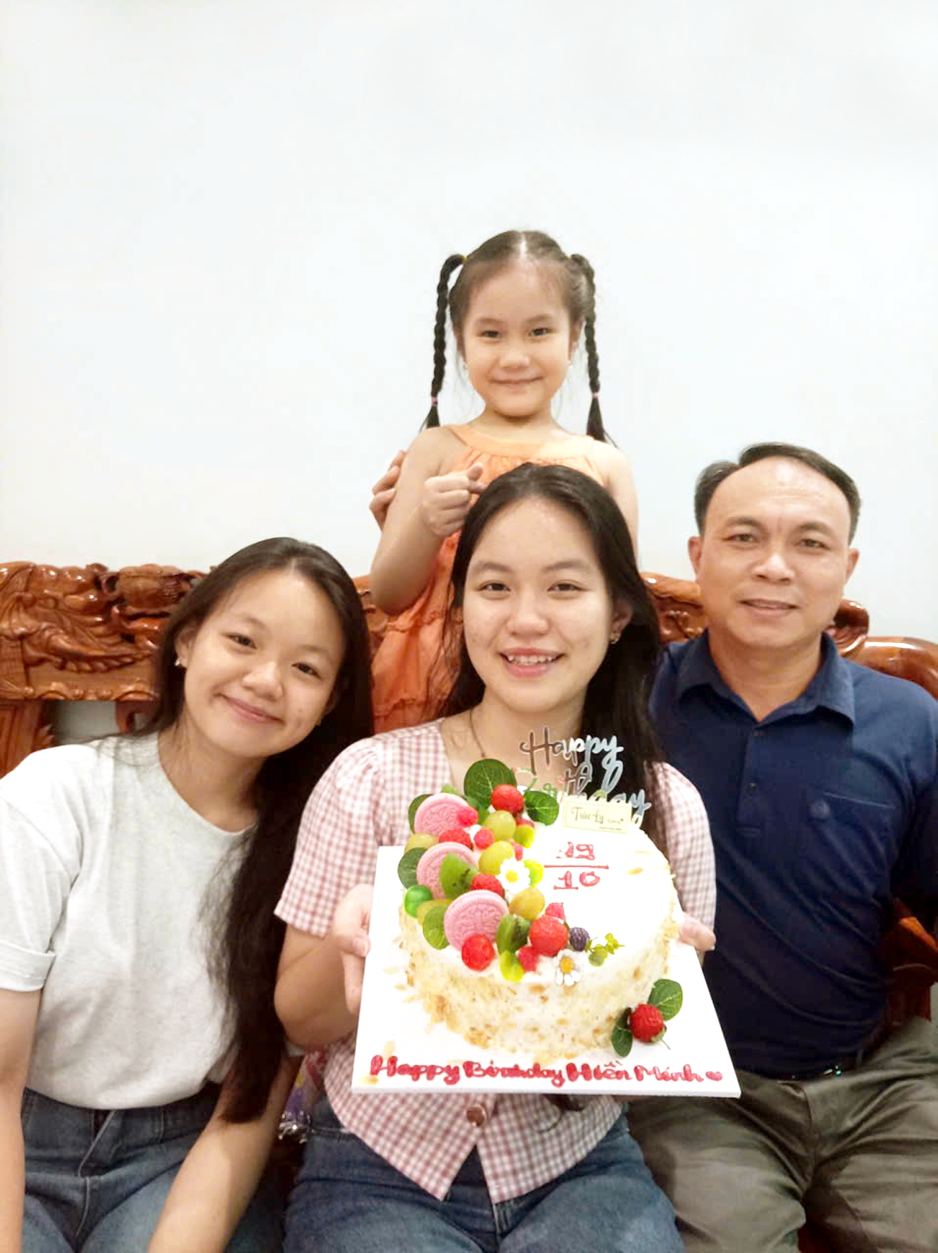 Con gái thật xinh với bím tóc cha thắt - Ảnh do nhân vật cung cấp 