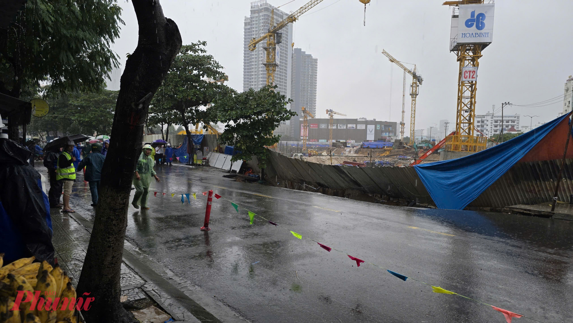 Chủ tịch Đà Nẵng giao ngành điện lực kiểm tra hệ thống lưới điện, các cột điện có nguy cơ bị sạt lở để gia cố.