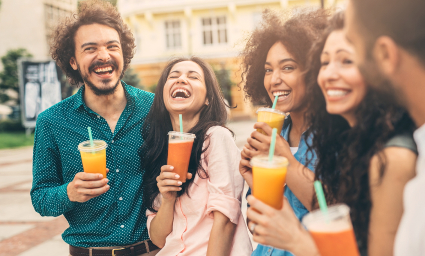 Giới trẻ ngày nay ưu tiên tập trung cho sức khỏe hơn những cơn say trên bàn nhậu - Nguồn ảnh: Getty Images