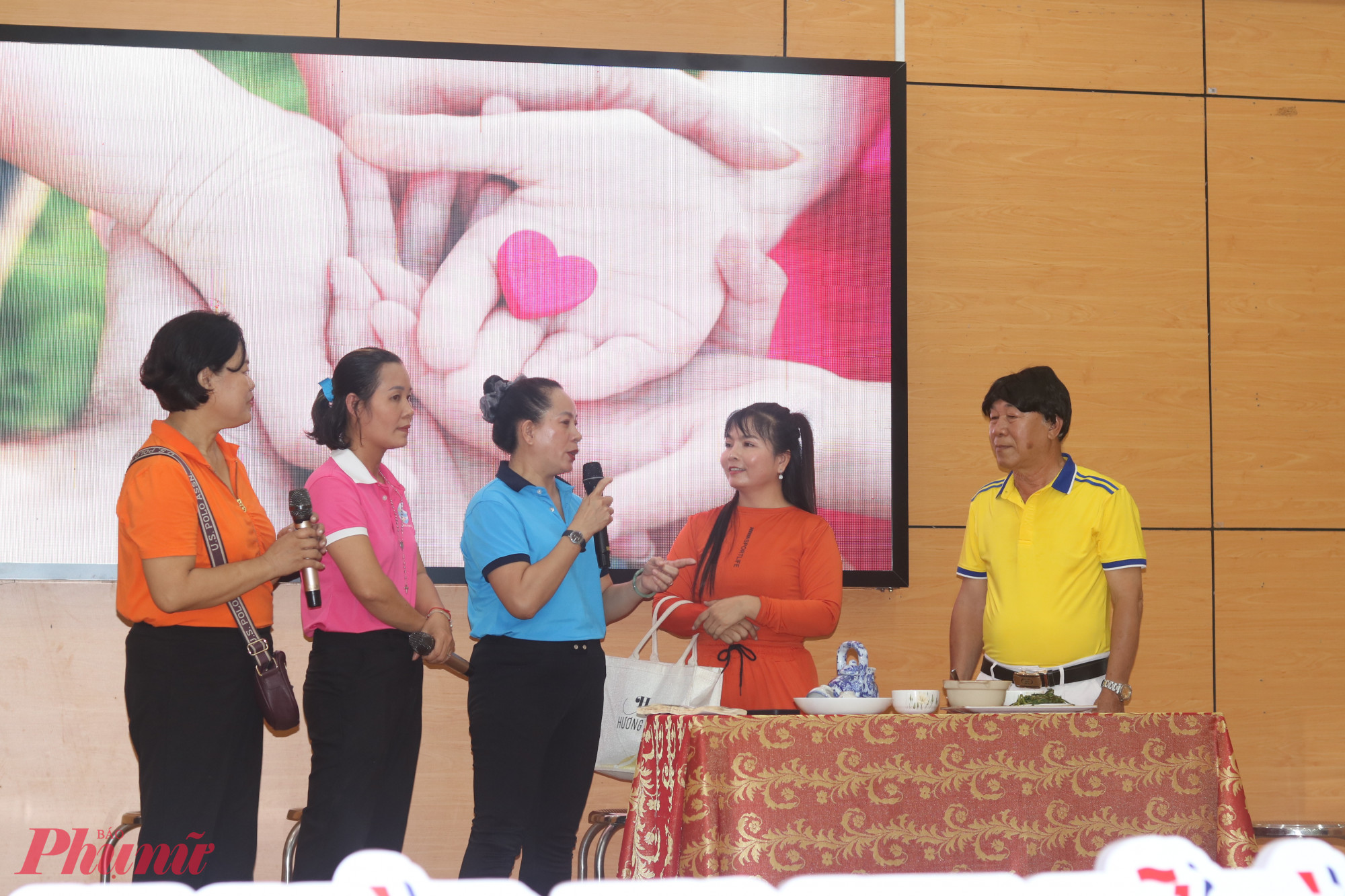 Các đội có sự chuẩn bị chỉn chu cả về nội dung lẫn diễn xuất trên sân khấu - Ảnh: Mẫn Nhi