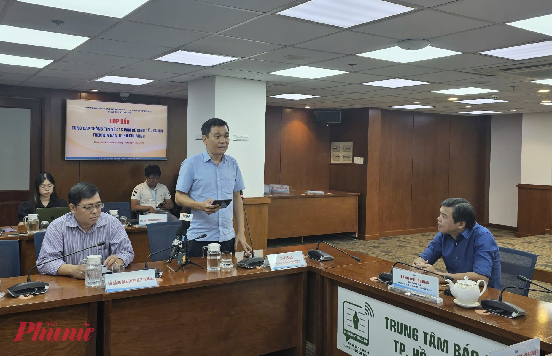 Ông Nguyễn Kiên Giang - Phó trưởng phòng Quản lý bảo trì và khai thác công trình giao thông (Sở Xây dựng TPHCM) thông tin trong buổi họp báo - Ảnh: Thanh Tâm