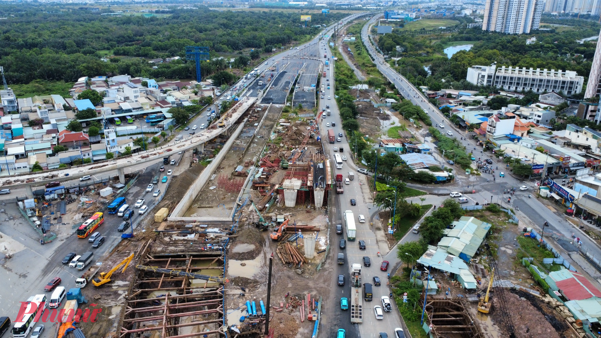 Trước yêu cầu bức thiết về tiến độ, Chủ tịch UBND TPHCM đã yêu cầu Ban Giao thông (chủ đầu tư) đẩy nhanh tiến độ và đưa dự án vào khai thác trước thời hạn, đồng thời xử lý nghiêm các nhà thầu yếu kém.