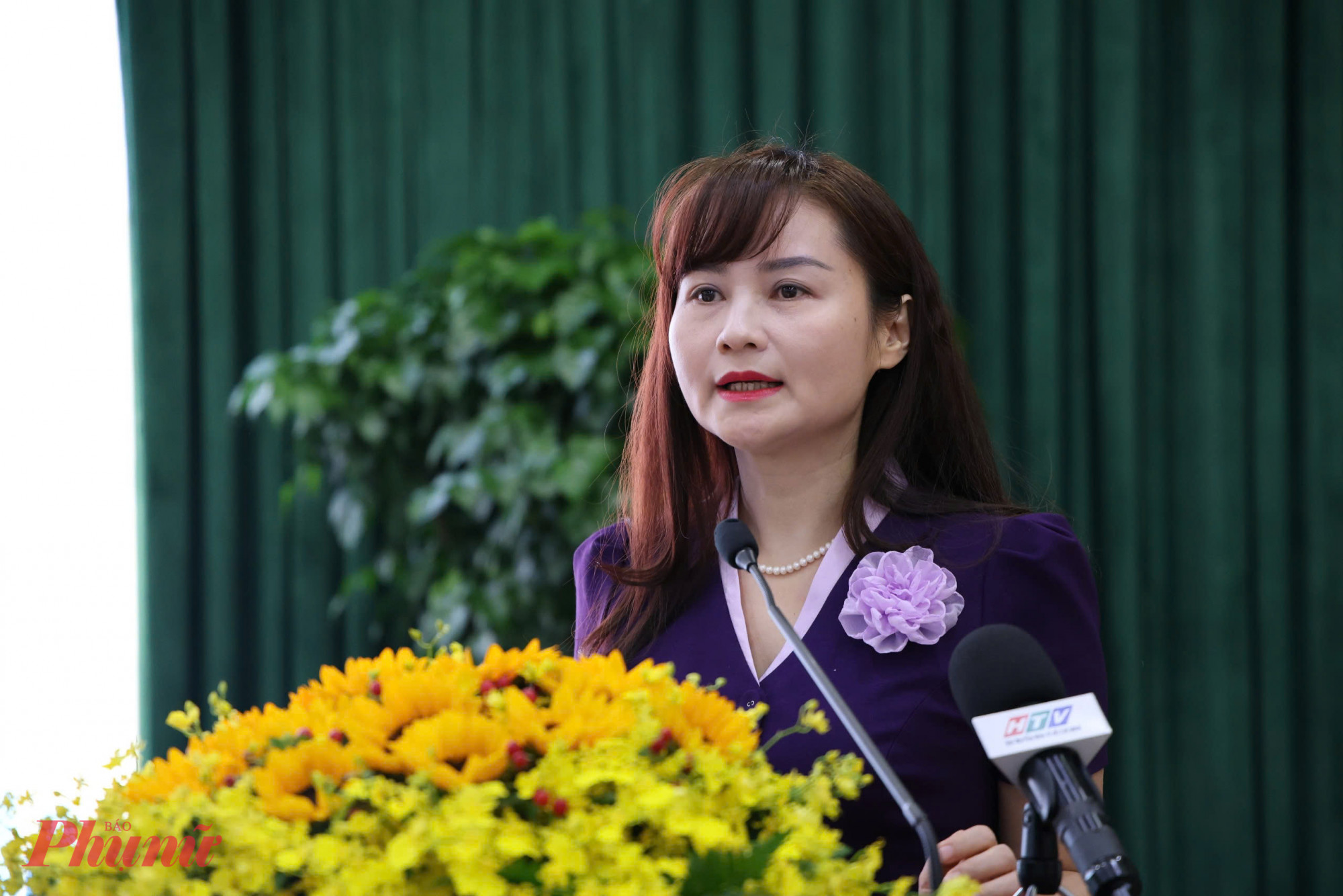 bà Nguyễn Thị Tú Thanh - Phó vụ trưởng Vụ Chính quyền địa phương, Bộ Nội vụ thông tin thêm về tình hình mô hình chính quyền địa phương 2 cấp trong thời gian qua - Ảnh: Thanh Tâm