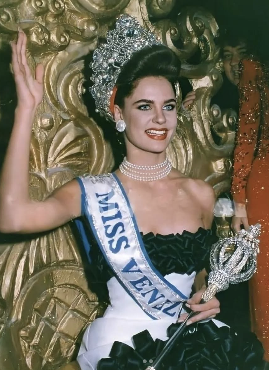 Bà Andreína Goetz khi đăng quang Hoa hậu Venezuela vào năm 1990