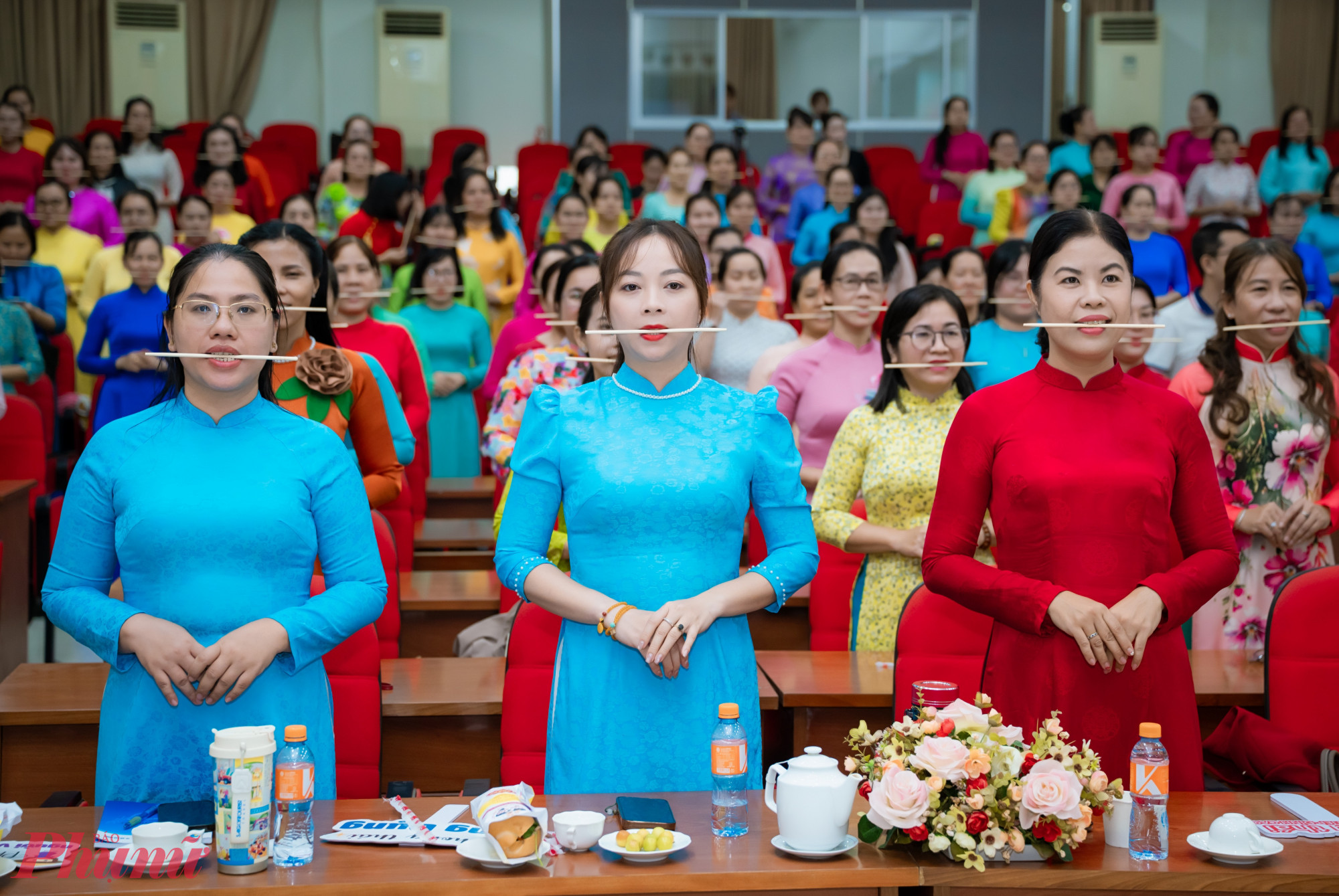 Cán bộ Hội LHPN TPHCM học kỹ năng, phong thái tự tin, hiện đại tại trụ sở Hội LHPN TP (phường Xuân Hoà). - Ảnh: Hội LHPN TPHCM