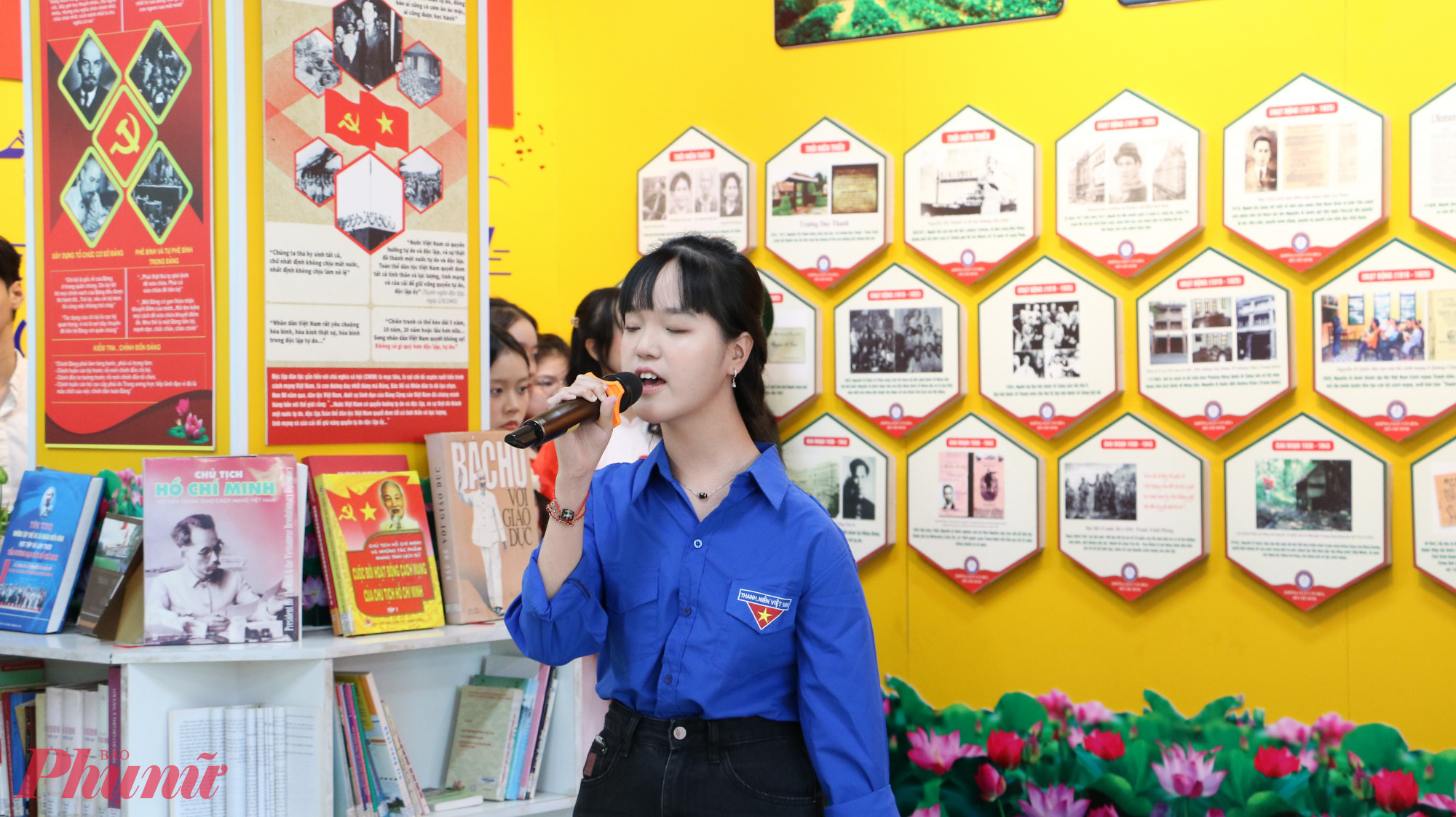 Gia Hân tự trình trình diễn cùng bạn bè - Ảnh: Trang Thư