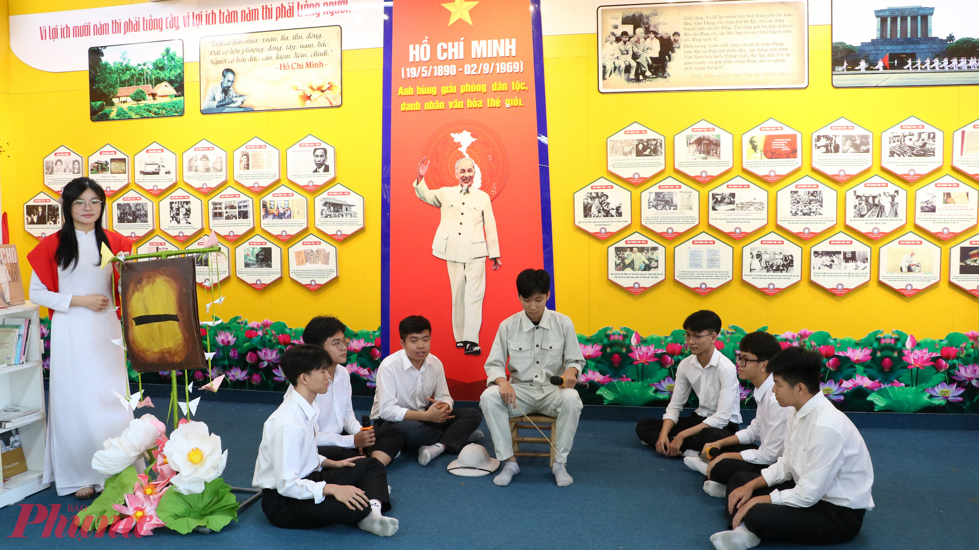 Vòng chung kết diễn ra ngay tại Không gian văn hóa Hồ Chí Minh của trường - Ảnh: Trang Thư Vòng chung kết diễn ra ngay tại Không gian văn hóa Hồ Chí Minh của trường - Ảnh: Trang Thư