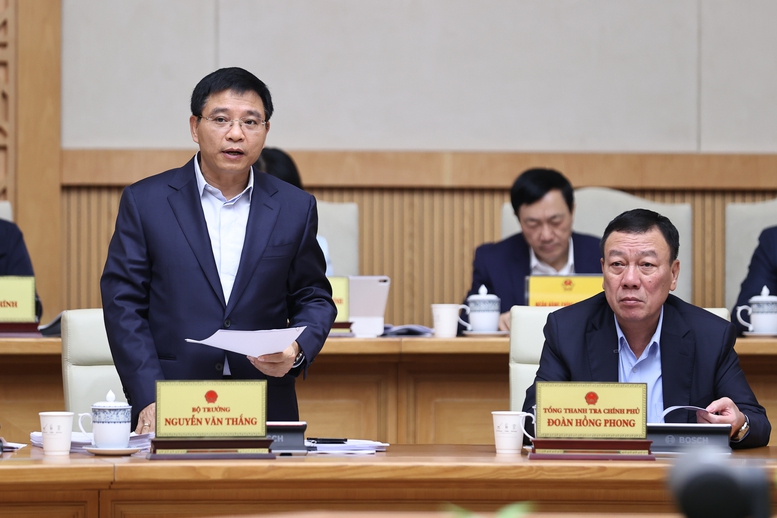 Thủ tướng: Phải bảo đảm 'mọi người đều có nhà, mọi gia đình đều có Tết' Bộ trưởng Bộ Tài chính Nguyễn Văn Thắng phát biểu - Ảnh: VGP/Nhật Bắc